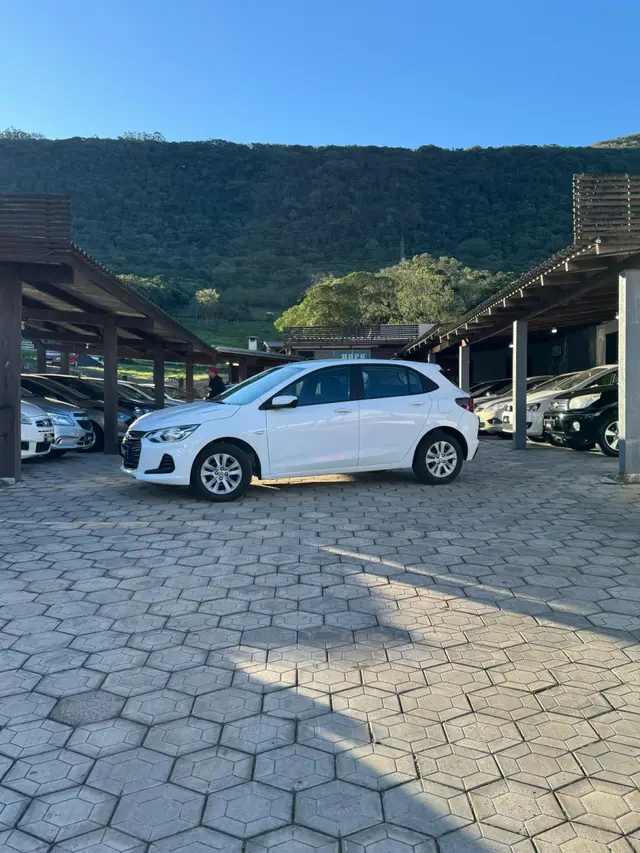 Carro Chevrolet Onix 2023 1.0