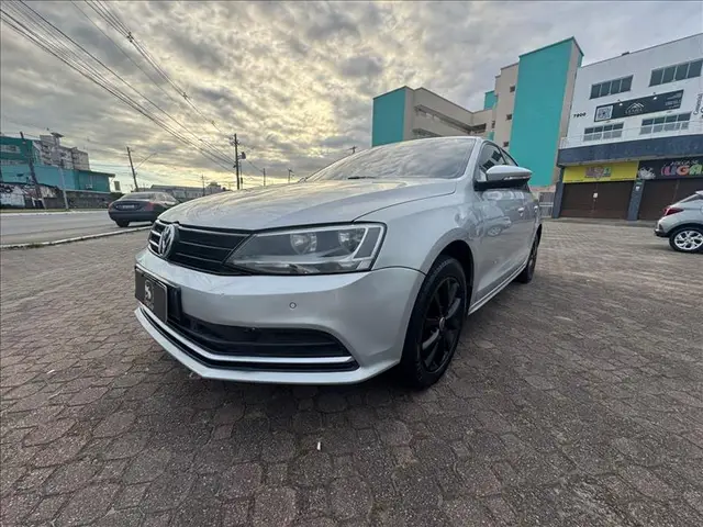 Carro Volkswagen Jetta 2016 2.0 Trendline Tiptronic (Flex)