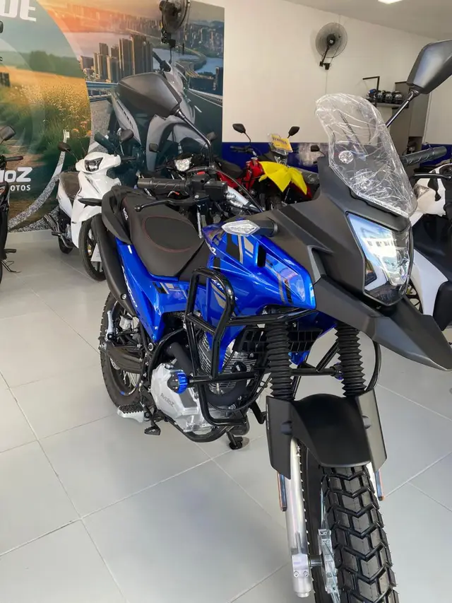 Moto Avelloz AZX 2025 160