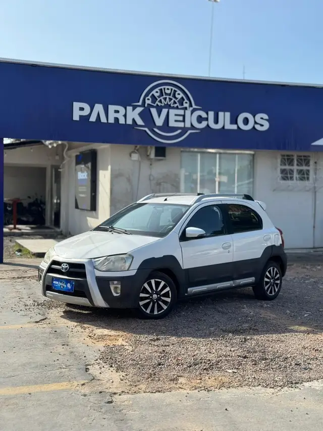 Carro Toyota Etios 2015 Cross 1.5 (Flex)