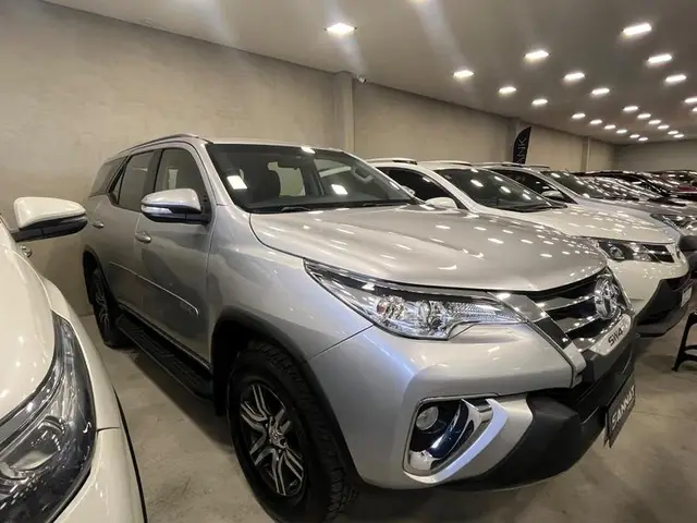 Carro Toyota Hilux Cabine Dupla 2017 Hilux 2.7 SR CD 4x2 (Flex) (Aut)