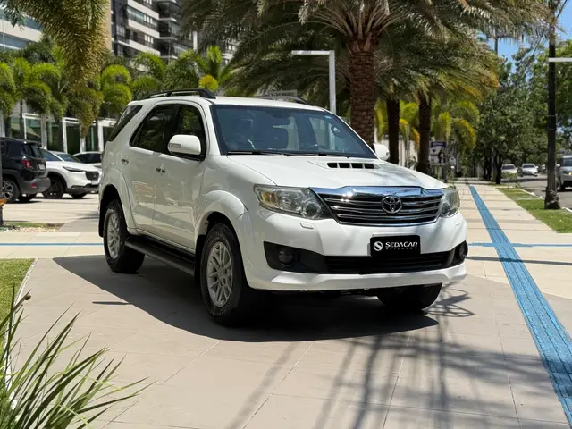 Carro Toyota Hilux SW4 2013 SRV 3.0 4X4 (7 Lugares)