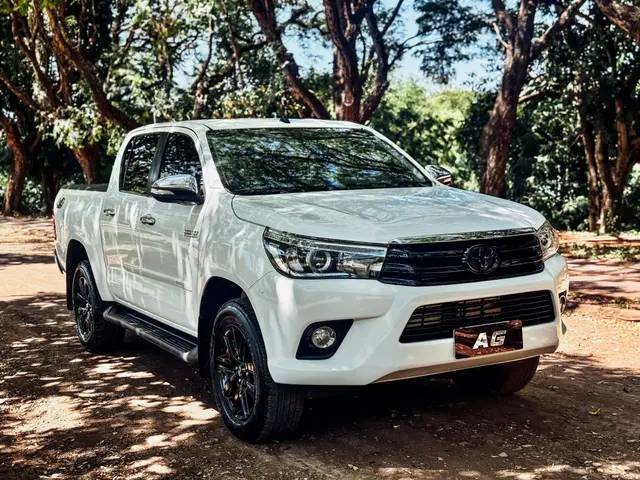 Carro Toyota Hilux Cabine Dupla 2017 Hilux 2.8 TDI SRX CD 4x4 (Aut)