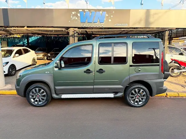 Carro Fiat Doblò 2012 Adventure 1.8 16V (Flex)