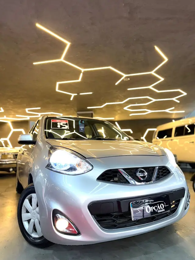 Carro Nissan March 2015 1.0 12V (Flex)