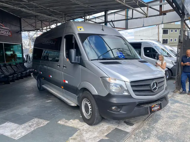 Carro Mercedes-Benz Sprinter 2019 VAN 415 CDI  Teto Alto 15+1 Luxo
