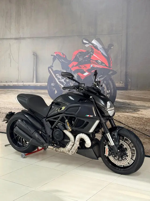 Moto Ducati Diavel 2013 1198