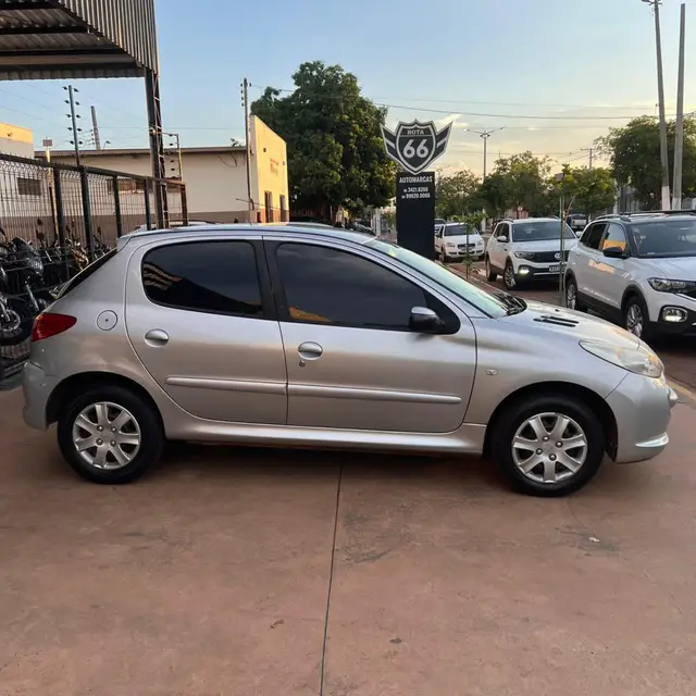 Carro Peugeot 207 2013 Hatch XR 1.4 8V (flex) 2p