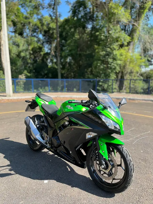 Moto Kawasaki Ninja 2023 300