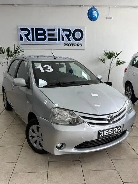 Carro Toyota Etios 2013 XS 1.3 (Flex)