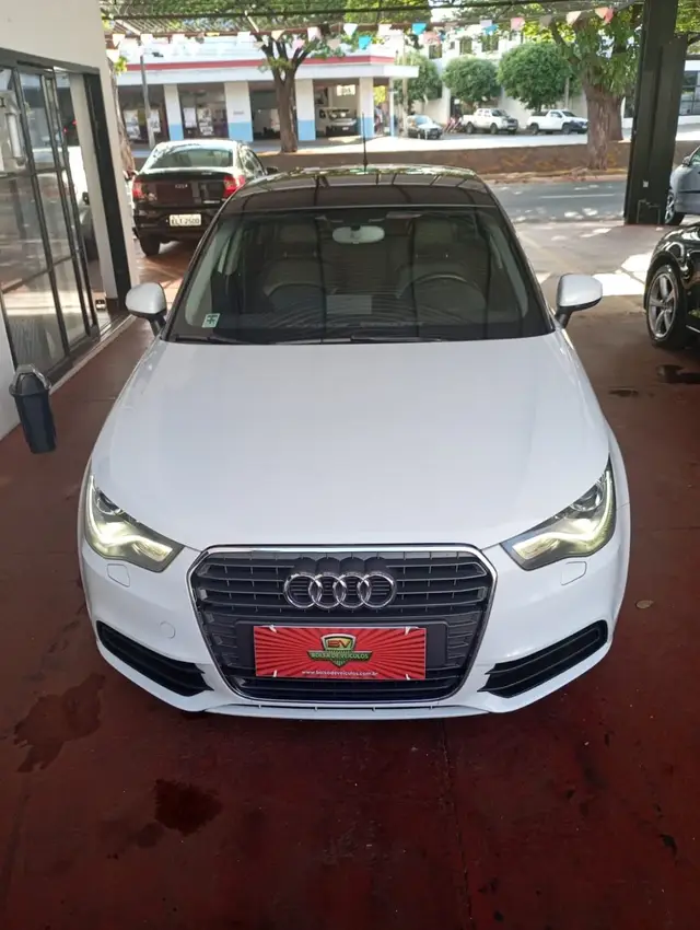 Carro Audi A1 2015 1.4 TFSI Sportback Ambition S Tronic