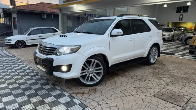 Carro Toyota Hilux SW4 2014 3.0 TDI 4x4 SRV 5L