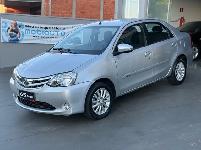 Carro Toyota Etios Sedan 2015 XLS 1.5 (Flex)