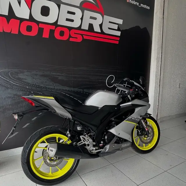 Moto Yamaha YZF R15 2024 ABS