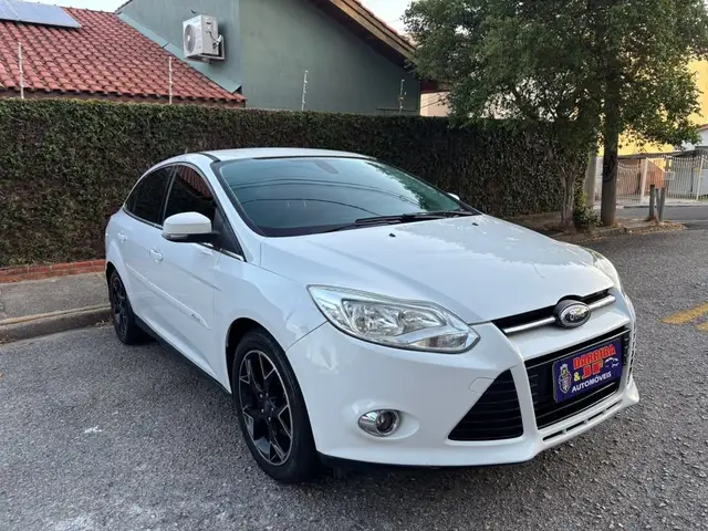 Carro Ford Focus Hatch 2015 Titanium Plus 2.0 16V PowerShift