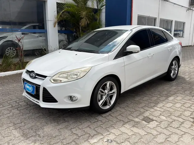 Carro Ford Focus Sedan 2015 SE 2.0 16V PowerShift (Aut)