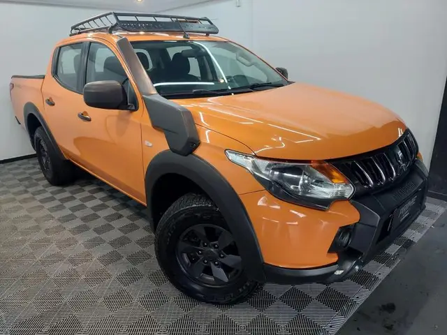 Carro Mitsubishi L200 Triton Savana 2022 Savana 2.4 Turbo 4X4 (Aut)