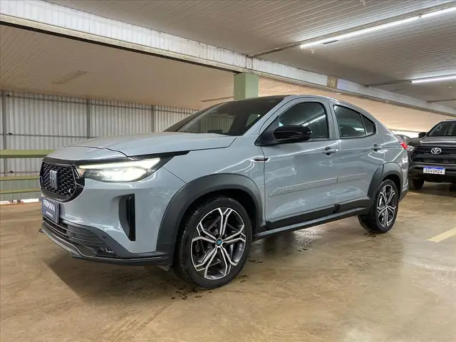 Carro Fiat Fastback 2025 Turbo 200