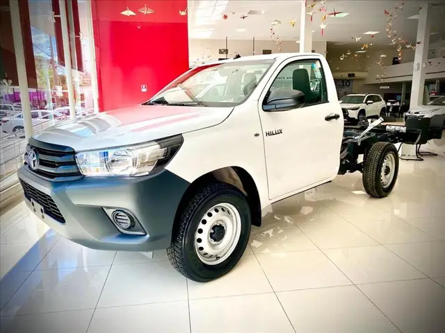 Carro Toyota Hilux Cabine Simples 2025 2.8 TDI 4x4 MT