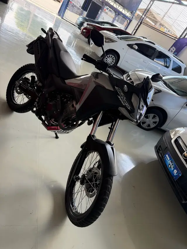 Moto Honda XRE Sahara 300 2025 ABS