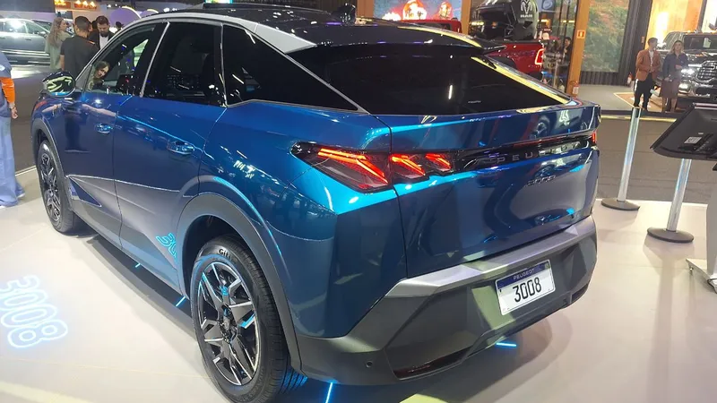 Novo Peugeot 3008 no Brasil: porte de Compass, motor de BMW e promete 16 km/l
