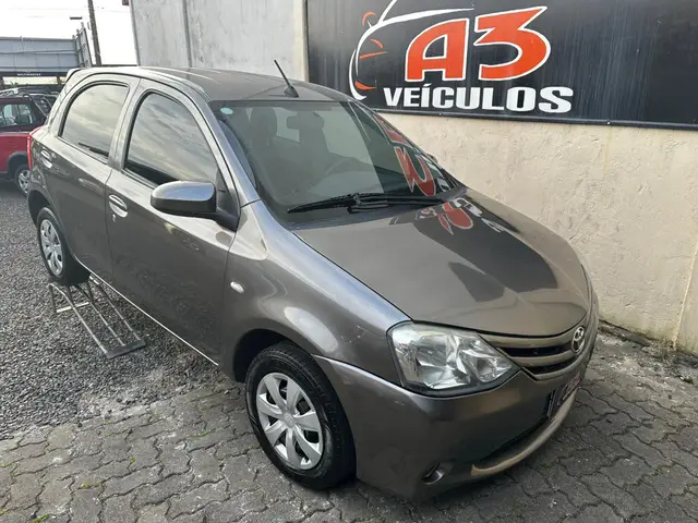 Carro Toyota Etios 2017 X 1.3 (Flex)