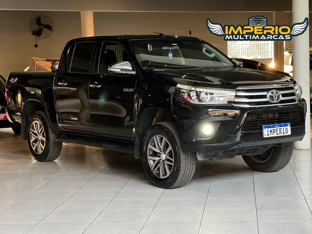 Carro Toyota Hilux Cabine Dupla 2017 Hilux 2.8 TDI SRX CD 4x4 (Aut)