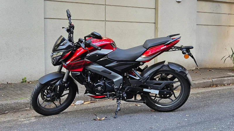 Bajaj Dominar NS160: levar para a garagem ou deixar na concessionária?