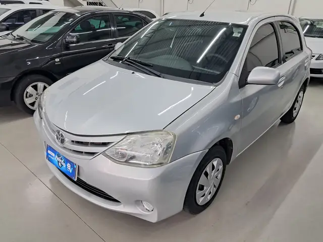 Carro Toyota Etios 2013 XS 1.3 (Flex)
