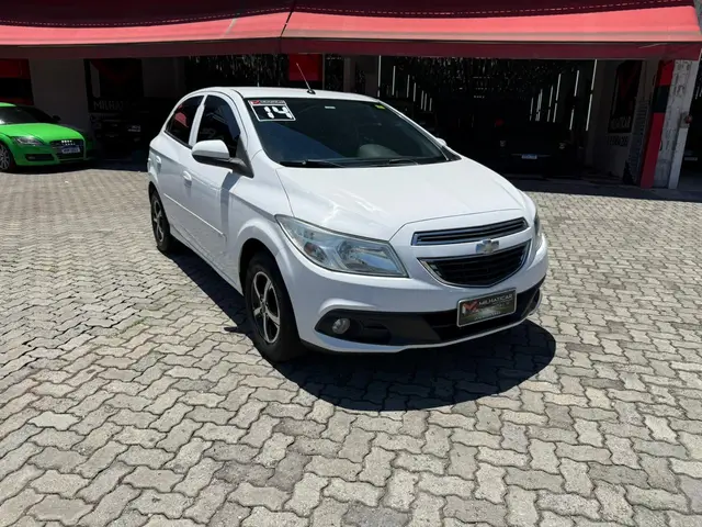 Carro Chevrolet Onix 2014 1.0 LT SPE/4