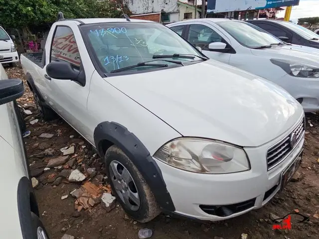 Carro Fiat Strada 2013 Adv. M. March. 1.8 Flex 16V CD