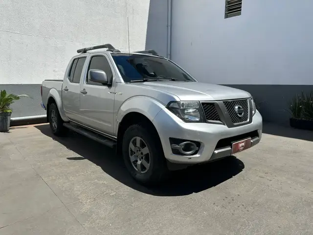 Carro Nissan Frontier 2015 2.5 TD CD 4x4 SV Attack (Aut)