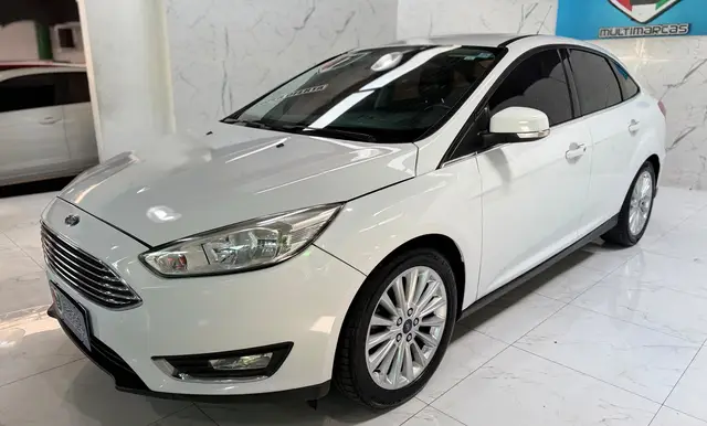Carro Ford Focus Hatch 2017 Titanium 2.0 PowerShift