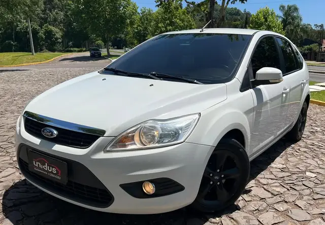 Carro Ford Focus Hatch 2013 GLX 2.0 16V (Flex) (Aut)