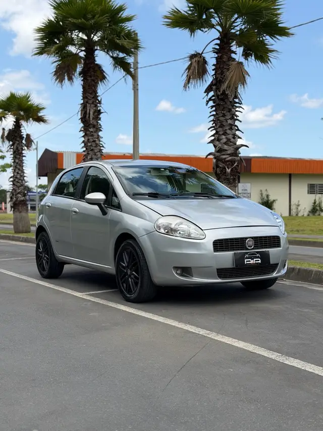 Carro Fiat Punto 2011 Essence 1.8 16V Dualogic (Flex)