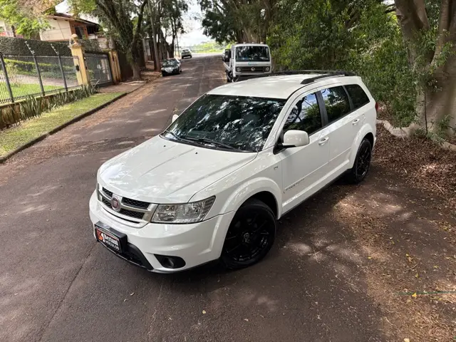 Carro Fiat Freemont 2015 2.4 16V Emotion (Aut)