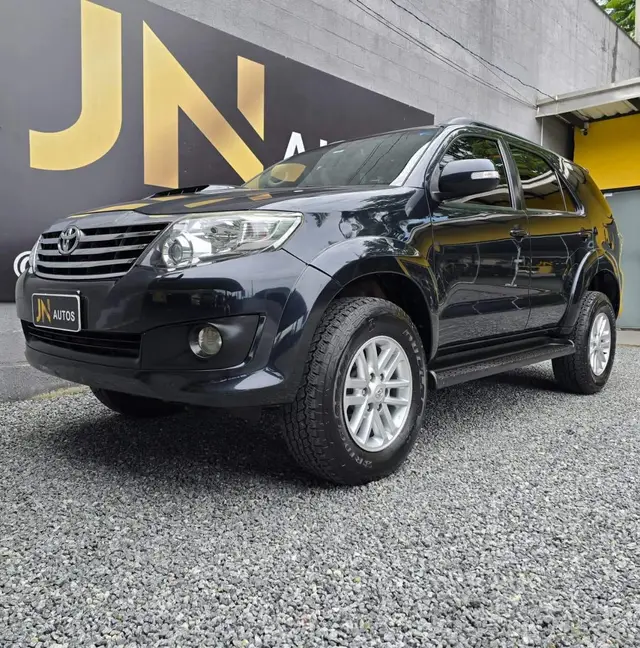 Carro Toyota Hilux SW4 2012 SRV 3.0 4X4 (7 Lugares)