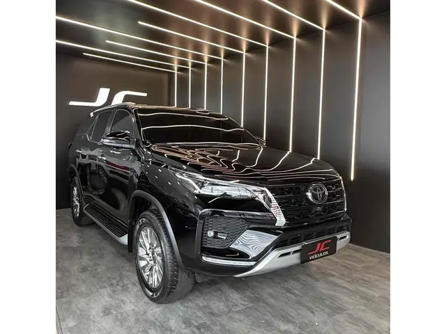 Carro Toyota SW4 2024 SRX 2.8 Turbodiesel 4x4 (Aut.) (7 Lugares)