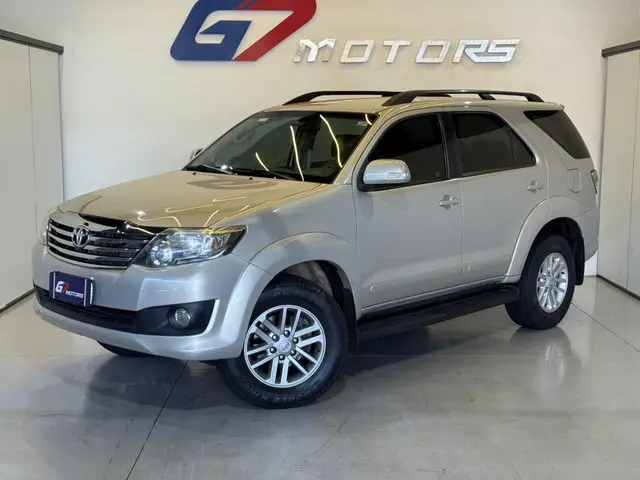 Carro Toyota Hilux SW4 2013 SR 2.7 4X2 (Aut)