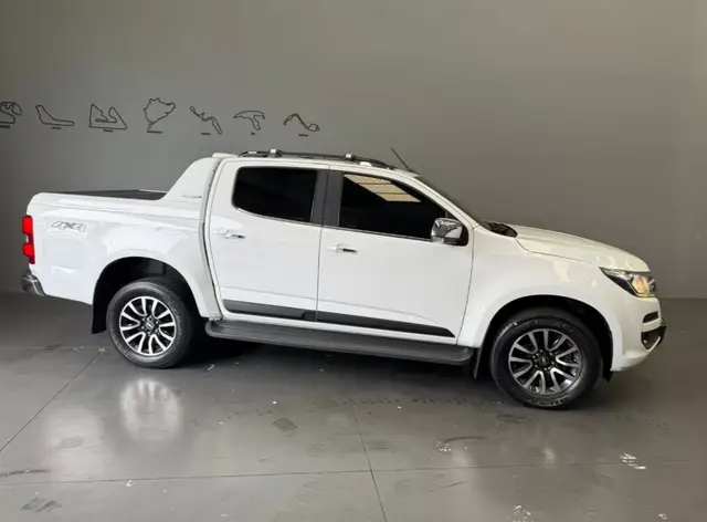 Carro Chevrolet S10 Cabine Dupla 2017 S10 2.8 CTDI High Country 4WD (Cabine Dupla) (Aut)