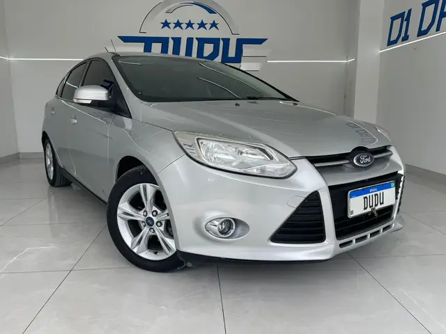Carro Ford Focus Sedan 2015 SE 2.0 16V PowerShift (Aut)