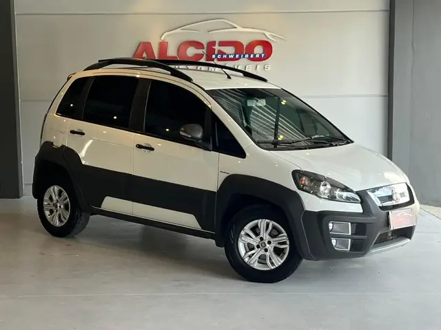 Carro Fiat Idea 2015 Adventure 1.8 16V E.TorQ (Flex)