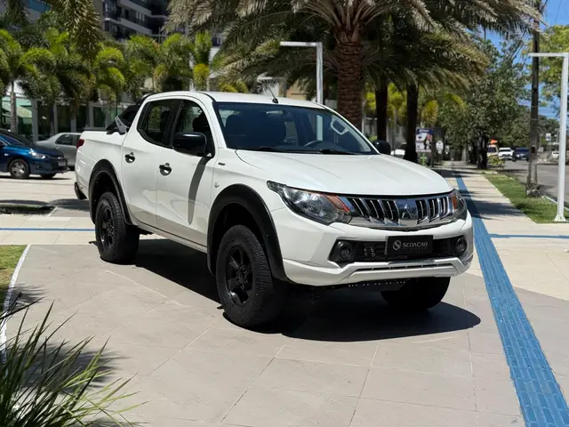 Carro Mitsubishi L200 Triton Outdoor 2022 GLS 2.4 Turbo AT 4X4