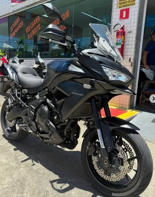 Moto Kawasaki Versys 2023 1000