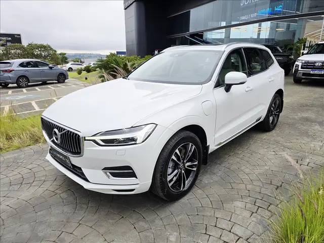 Carro Volvo XC60 2021 Momentum T8 2.0 Hybrid AWD (Aut)