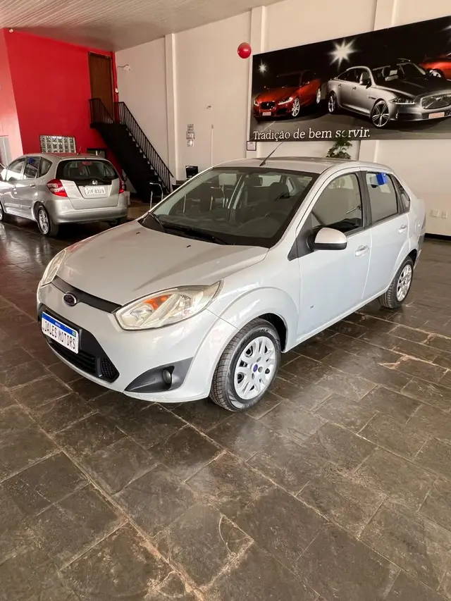 Carro Ford Fiesta Sedan 2014 SE 1.6 Rocam (Flex)