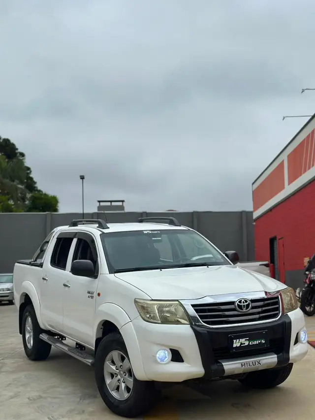 Carro Toyota Hilux Cabine Dupla 2013 Hilux 2.7 SR CD 4x2 (Flex) (Aut)