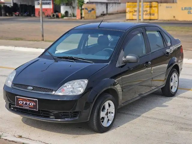 Carro Ford Fiesta Hatch 2005 Personnalité 1.0 8V