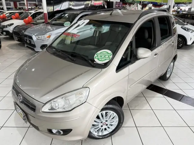 Carro Fiat Idea 2012 Attractive 1.4 8V (Flex)