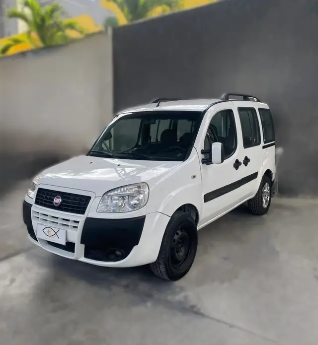 Carro Fiat Doblò 2017 Essence 1.8 7L (Flex)